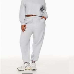 Aritzia TNA Cozy Fleece Mega Sweatpants M